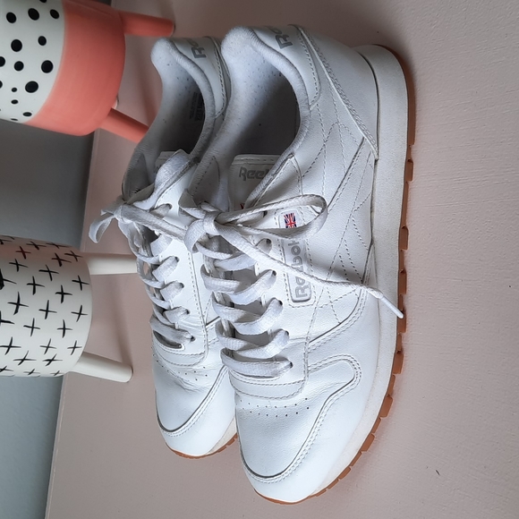 Classic Reebok Sneakers - Picture 5 of 11